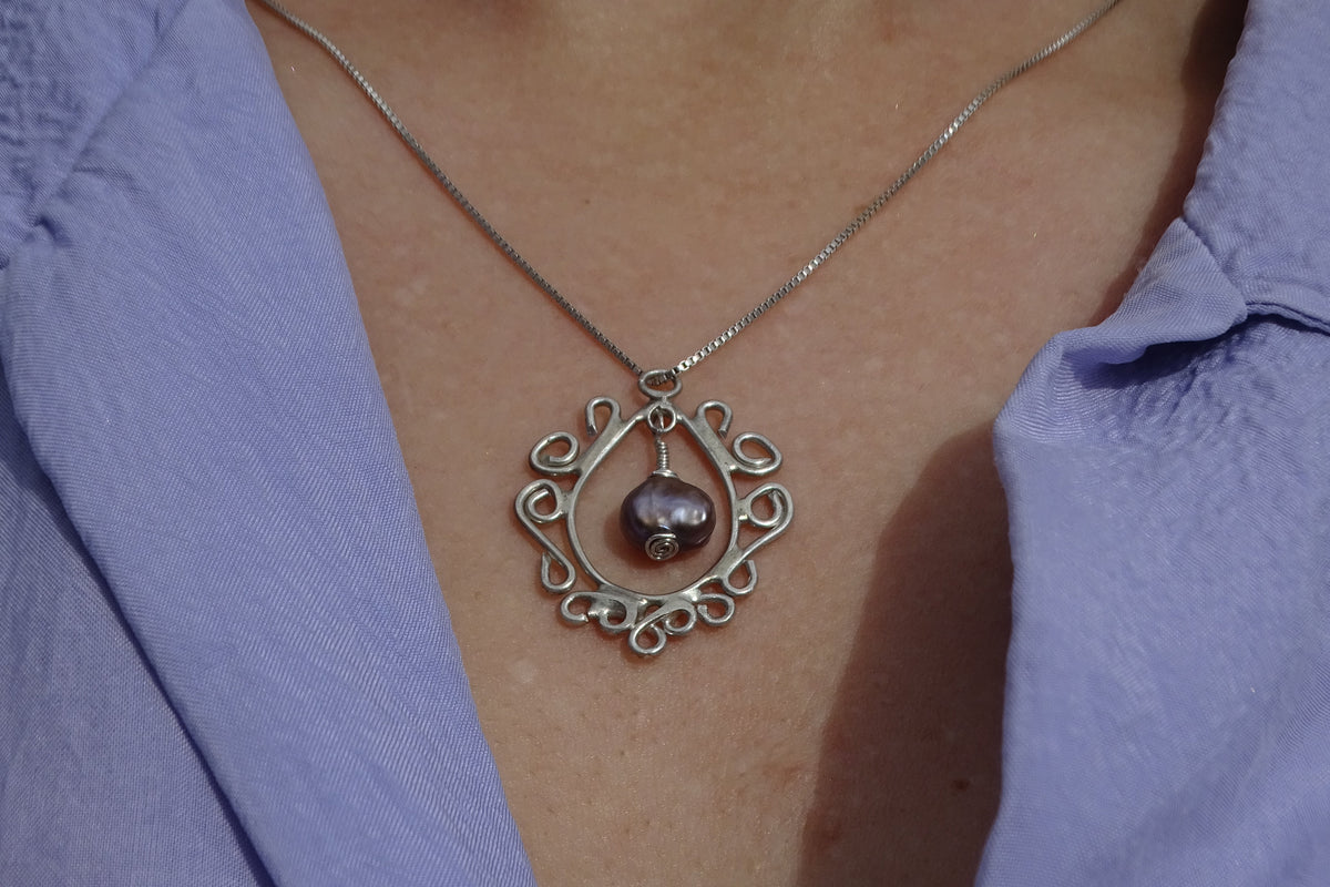Regal pendant