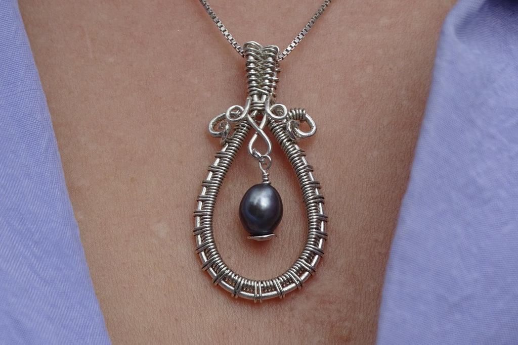 Silver pendant with pearl