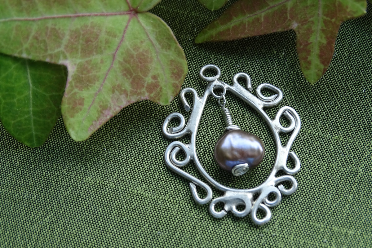 Regal pendant